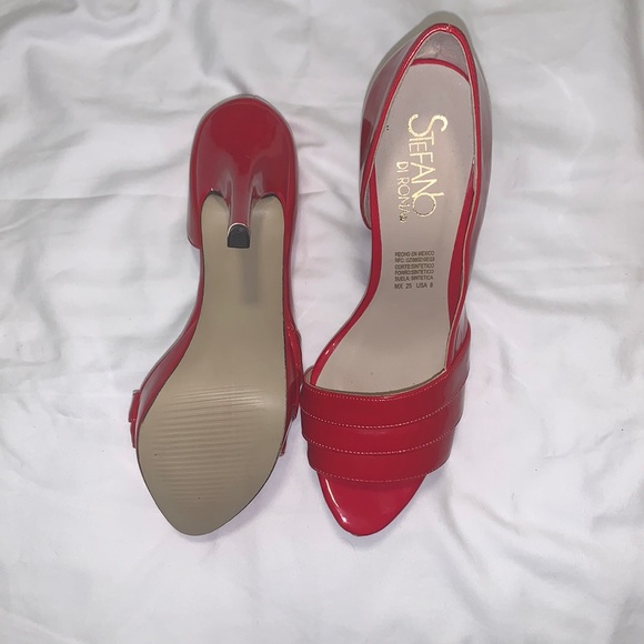 Red Sexy heels - Size 8 - Like New Only been wore once ! - Picture 2 of 3